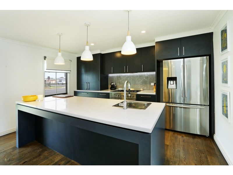 83 Forest Road South, Lara VIC 3212