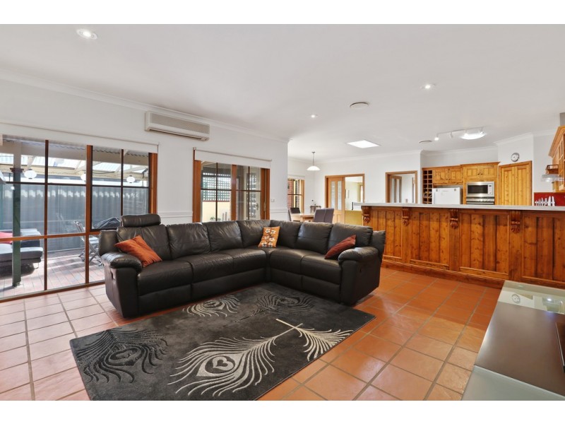 14 Cromwell Drive, Lara VIC 3212