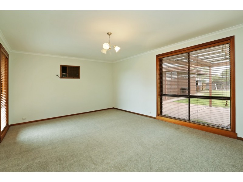 24 Henderson Drive, Lara VIC 3212