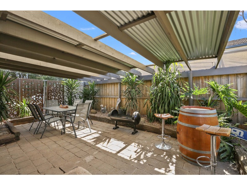 1 Henderson Drive, Lara VIC 3212