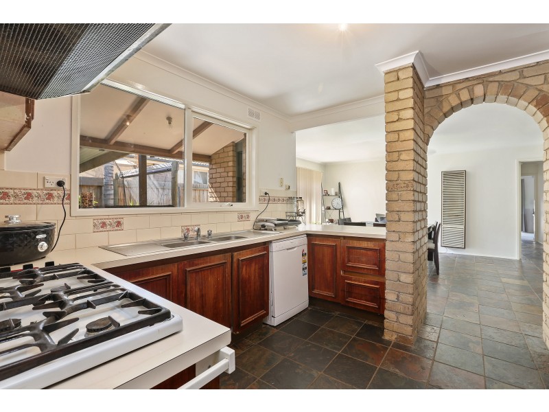 1 Henderson Drive, Lara VIC 3212