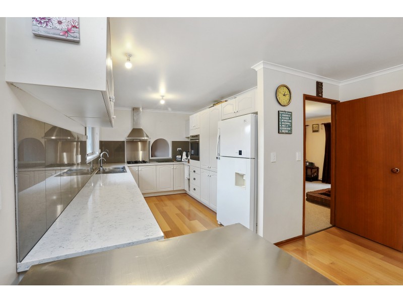 12 Henderson Drive, Lara VIC 3212