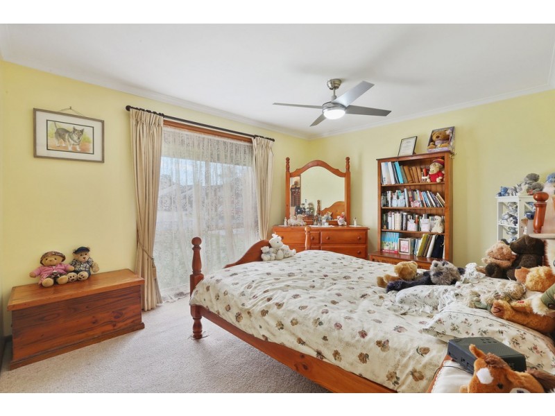 12 Henderson Drive, Lara VIC 3212