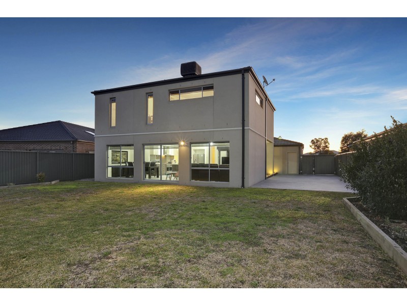 2 Grey Teal Place, Lara VIC 3212