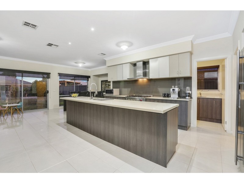 2 Grey Teal Place, Lara VIC 3212