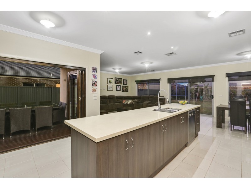 2 Grey Teal Place, Lara VIC 3212