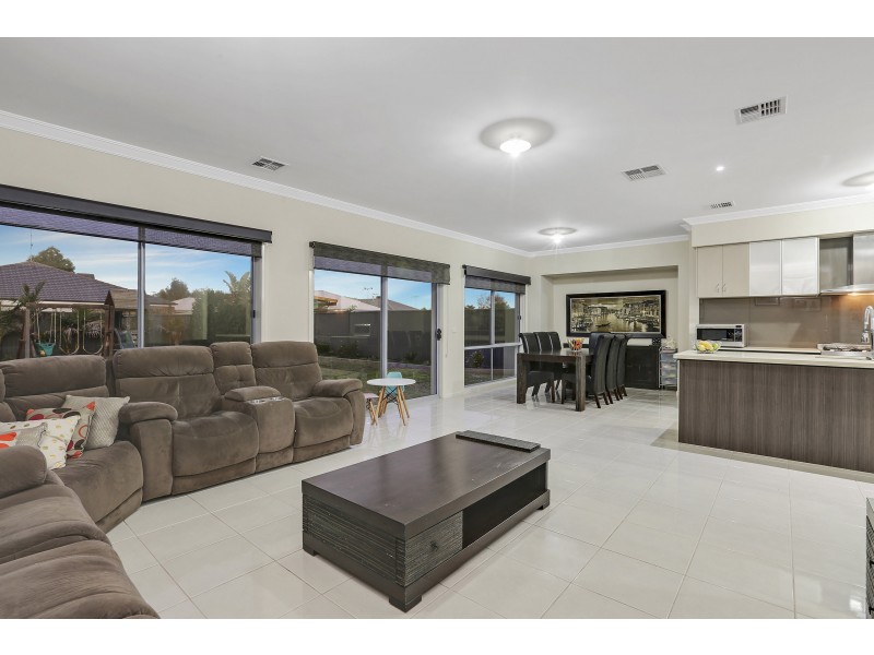 2 Grey Teal Place, Lara VIC 3212