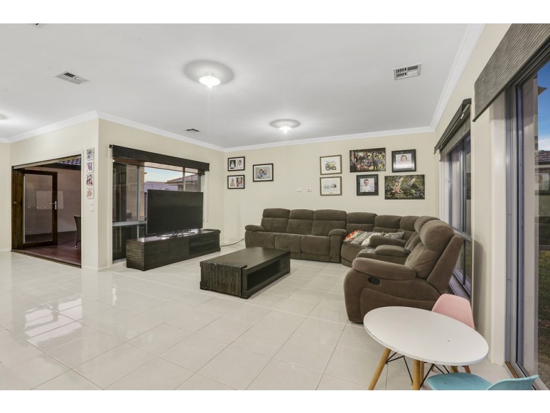 2 Grey Teal Place, Lara VIC 3212