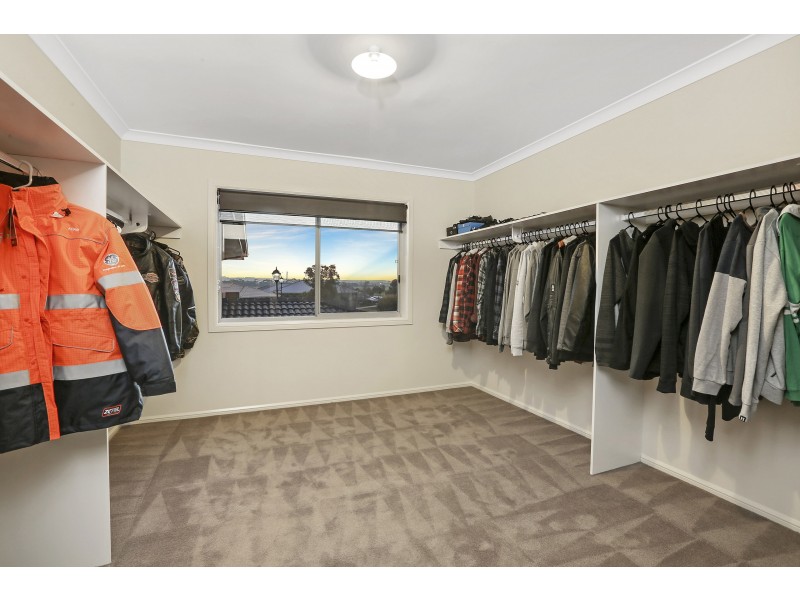 2 Grey Teal Place, Lara VIC 3212