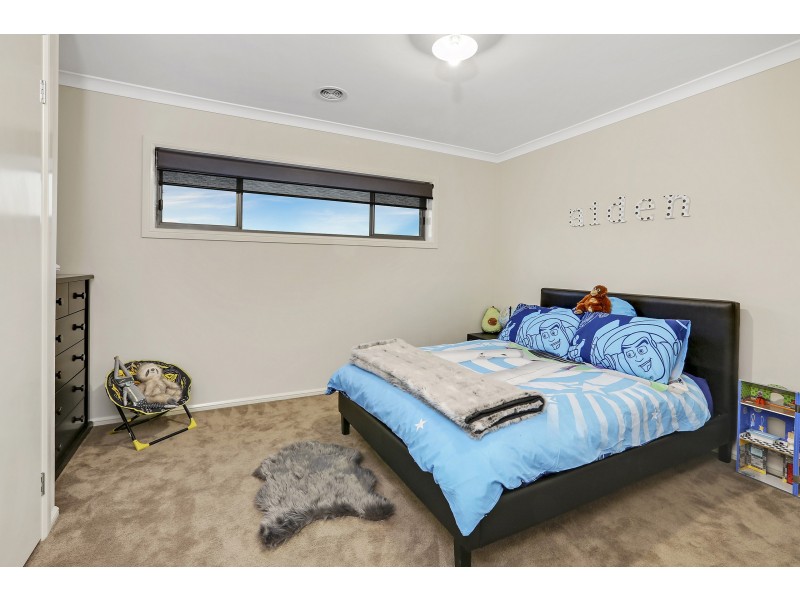 2 Grey Teal Place, Lara VIC 3212