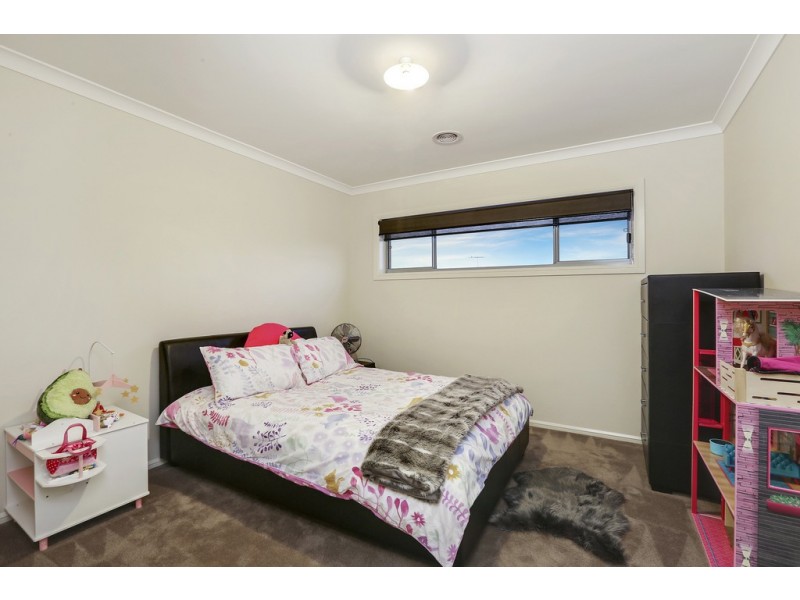 2 Grey Teal Place, Lara VIC 3212