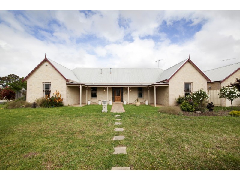 18 Sherwood Grove, Lara VIC 3212