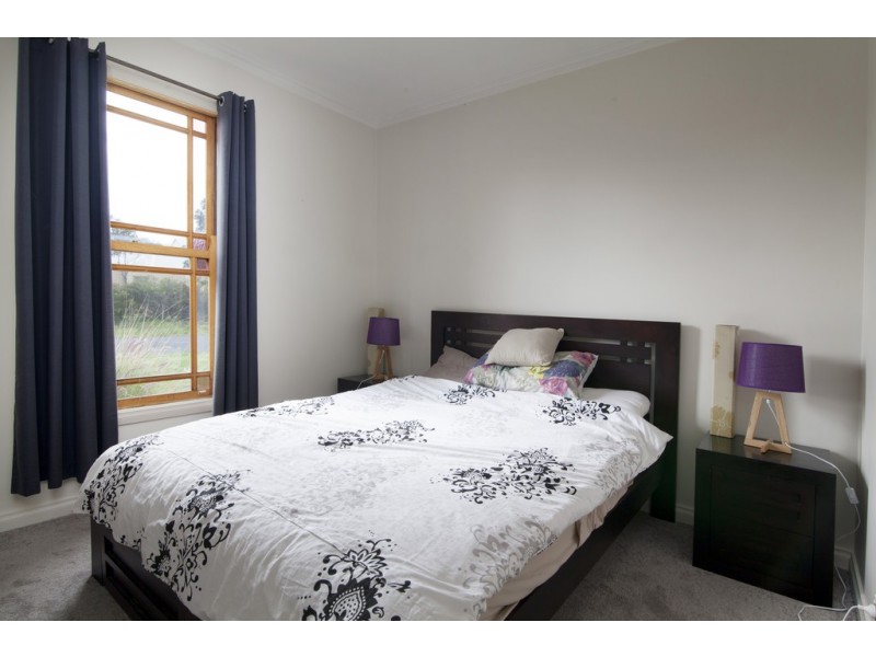 18 Sherwood Grove, Lara VIC 3212