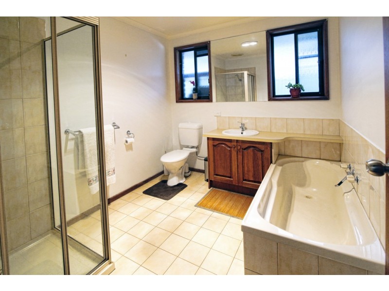 3 Newcomen Court, Lara VIC 3212