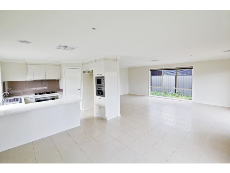 16 Bella Julia Place, Lara VIC 3212