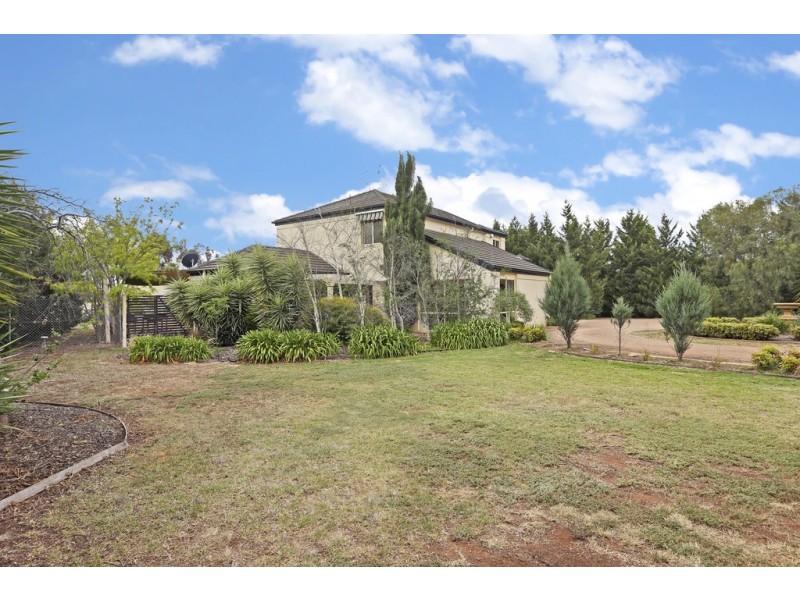 16 Wongalea Drive, Lara VIC 3212