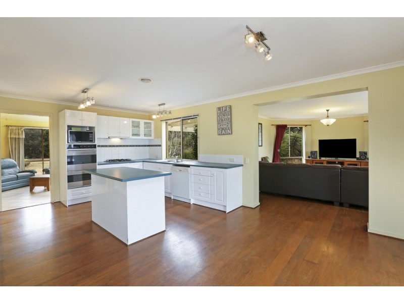 16 Wongalea Drive, Lara VIC 3212
