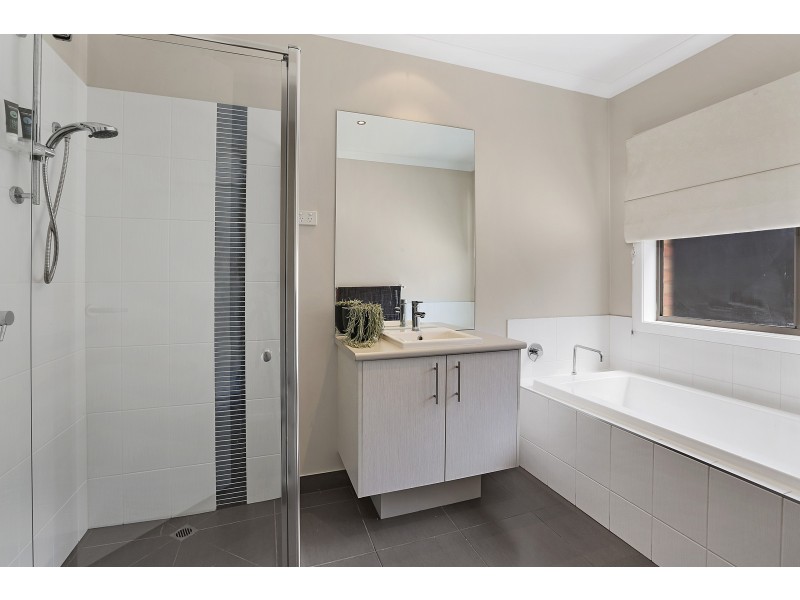 14 Weerana Way, Lara VIC 3212