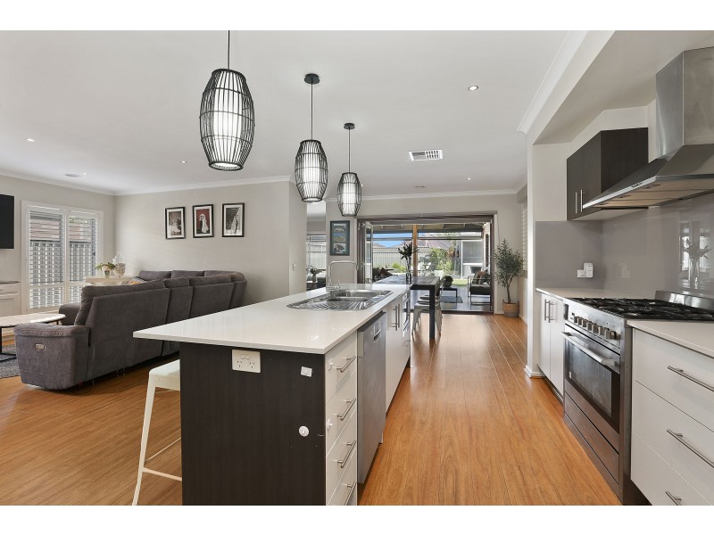 14 Weerana Way, Lara VIC 3212