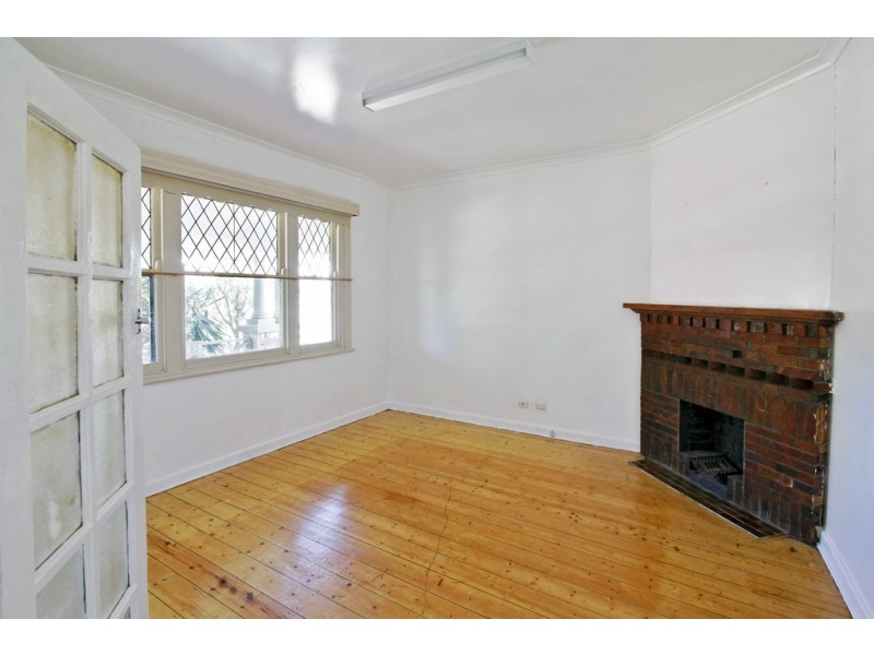 7 Pine Avenue, North Shore VIC 3214