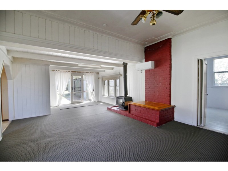 7 Pine Avenue, North Shore VIC 3214