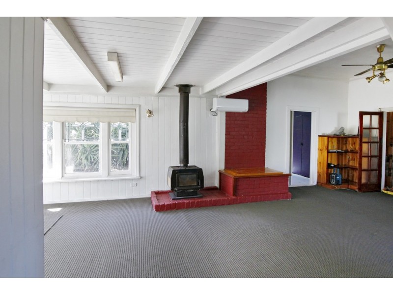 7 Pine Avenue, North Shore VIC 3214