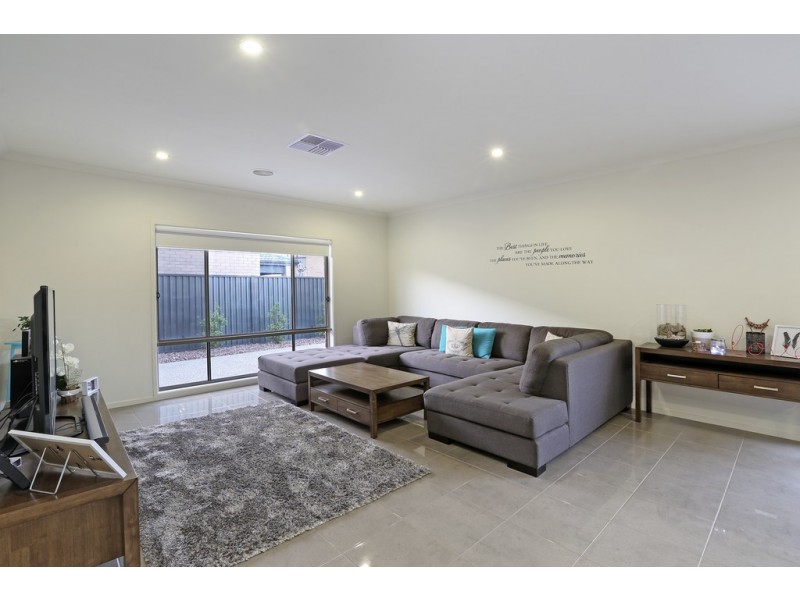 152 Canterbury Road West, Lara VIC 3212