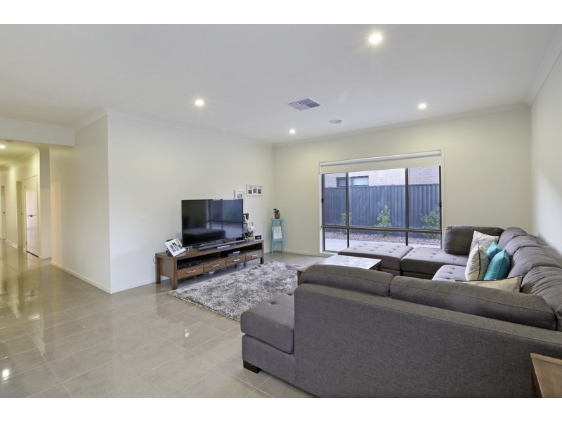152 Canterbury Road West, Lara VIC 3212