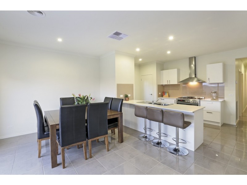 152 Canterbury Road West, Lara VIC 3212