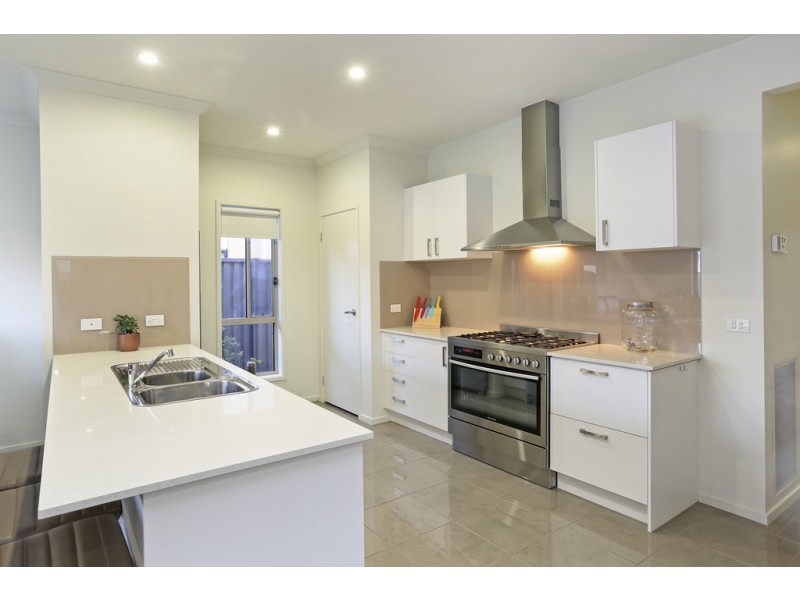 152 Canterbury Road West, Lara VIC 3212