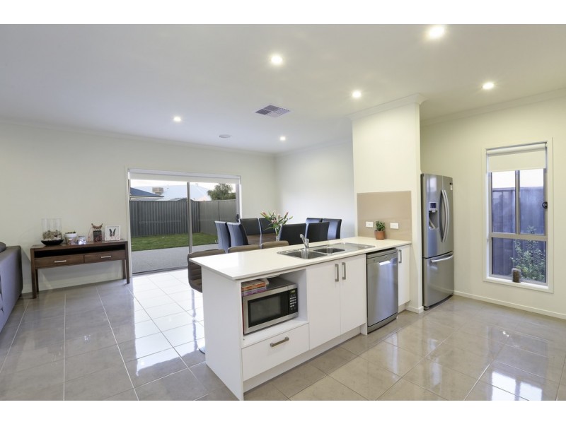 152 Canterbury Road West, Lara VIC 3212