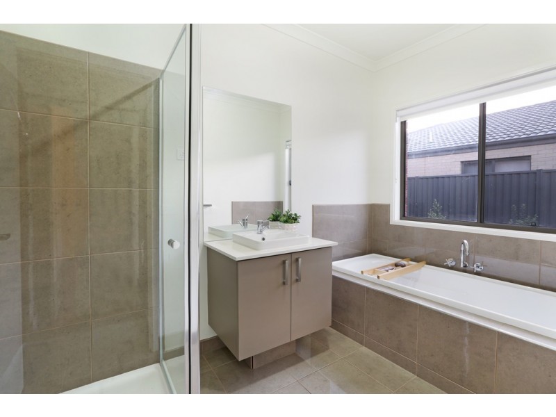 152 Canterbury Road West, Lara VIC 3212