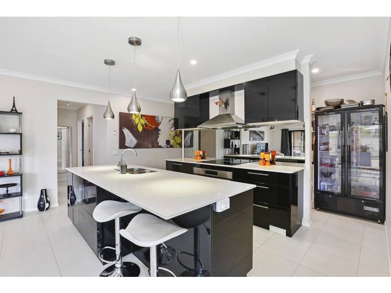 26 Eastlakes Boulevard, Lara VIC 3212