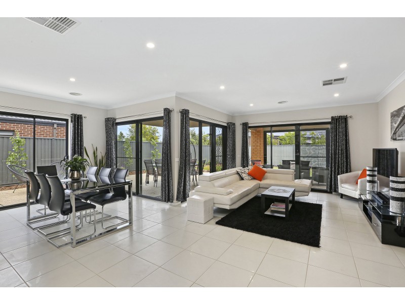 26 Eastlakes Boulevard, Lara VIC 3212