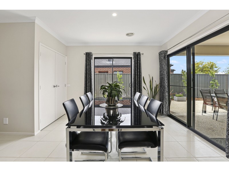 26 Eastlakes Boulevard, Lara VIC 3212