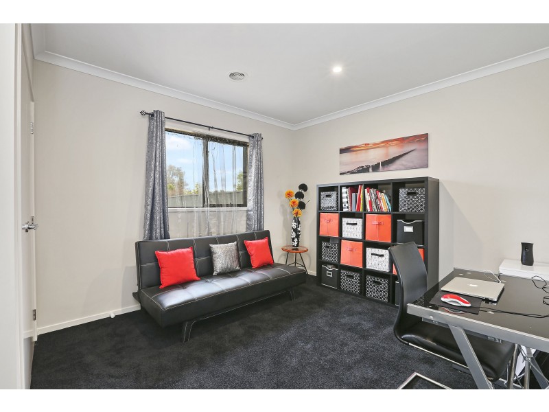 26 Eastlakes Boulevard, Lara VIC 3212