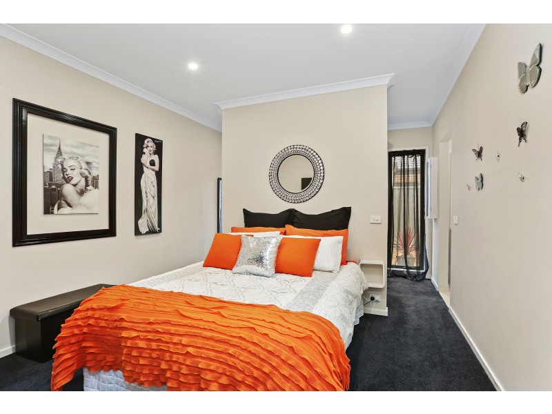 26 Eastlakes Boulevard, Lara VIC 3212
