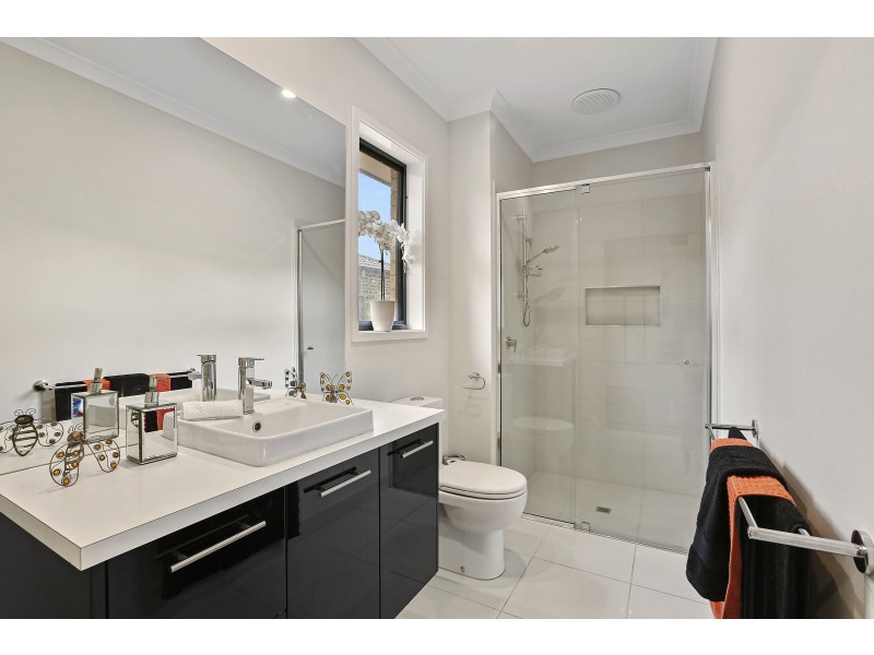 26 Eastlakes Boulevard, Lara VIC 3212