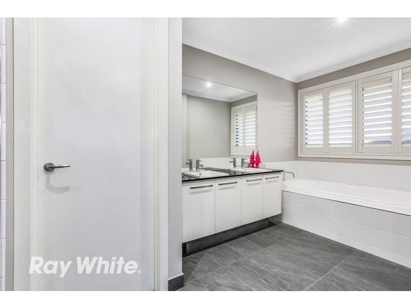 54 Eastlakes Boulevard, Lara VIC 3212