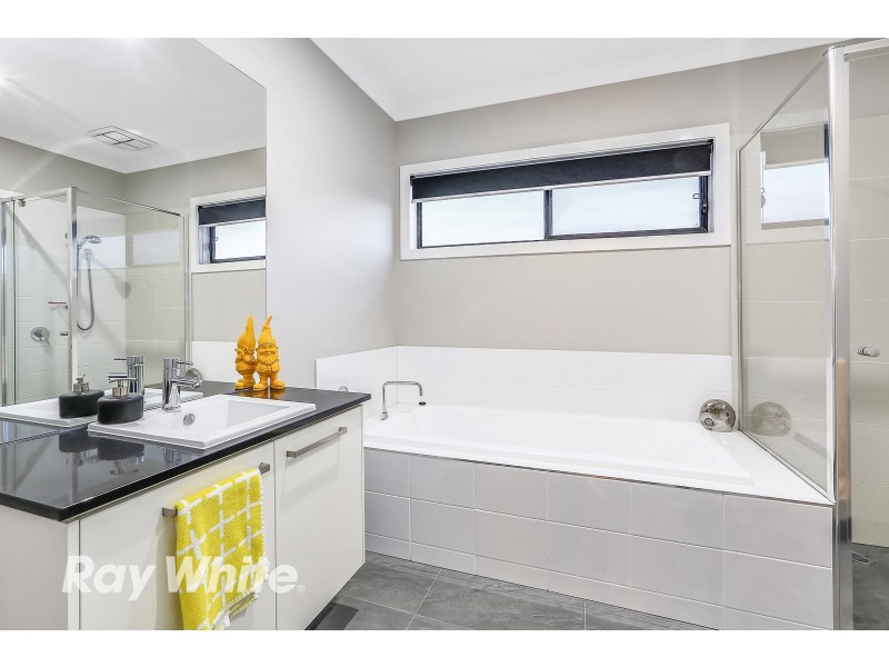 54 Eastlakes Boulevard, Lara VIC 3212