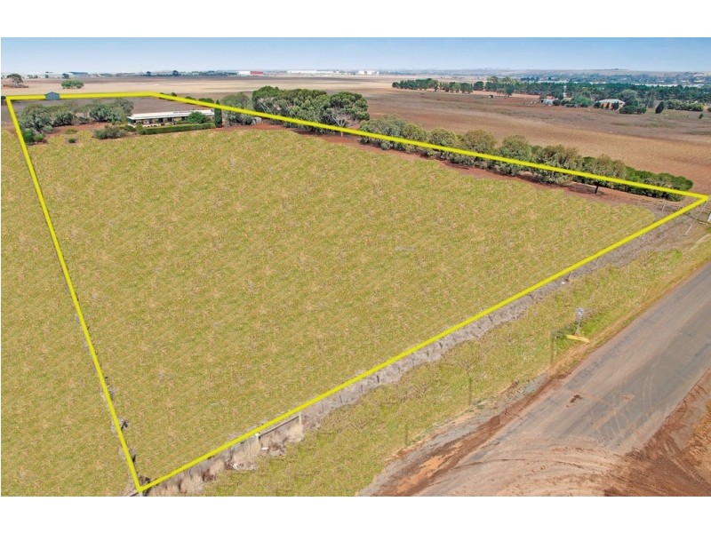 45 Canterbury Road West, Lara VIC 3212