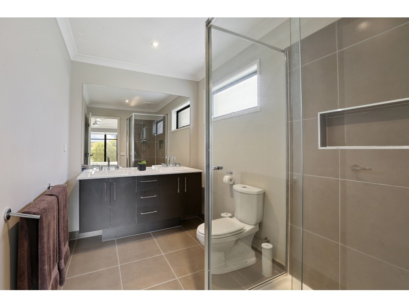 20-22 Weerana Way, Lara VIC 3212