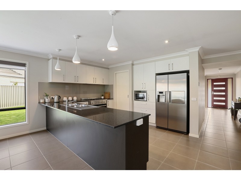 20-22 Weerana Way, Lara VIC 3212