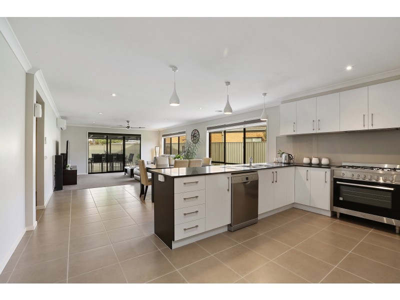 20-22 Weerana Way, Lara VIC 3212