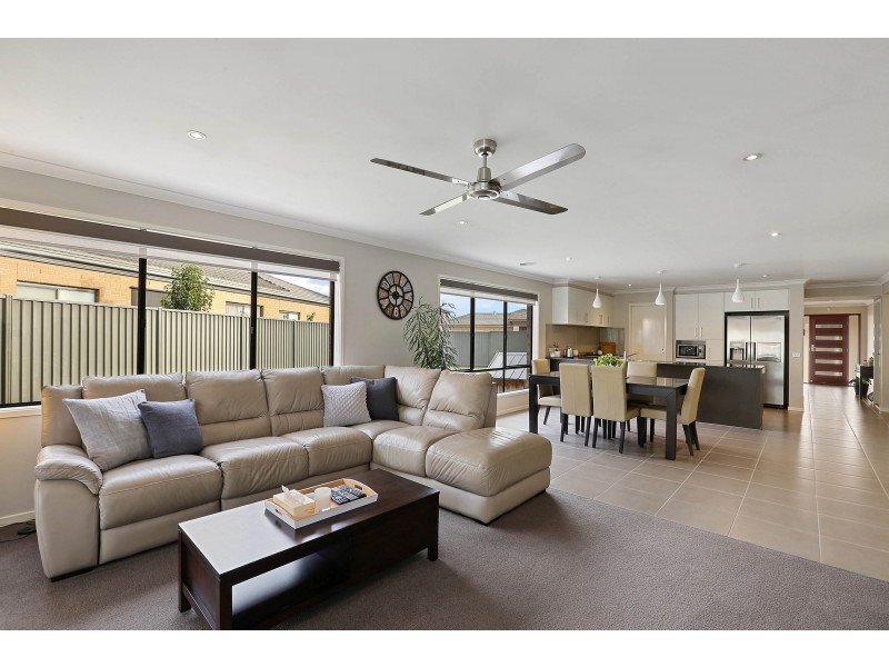 20-22 Weerana Way, Lara VIC 3212