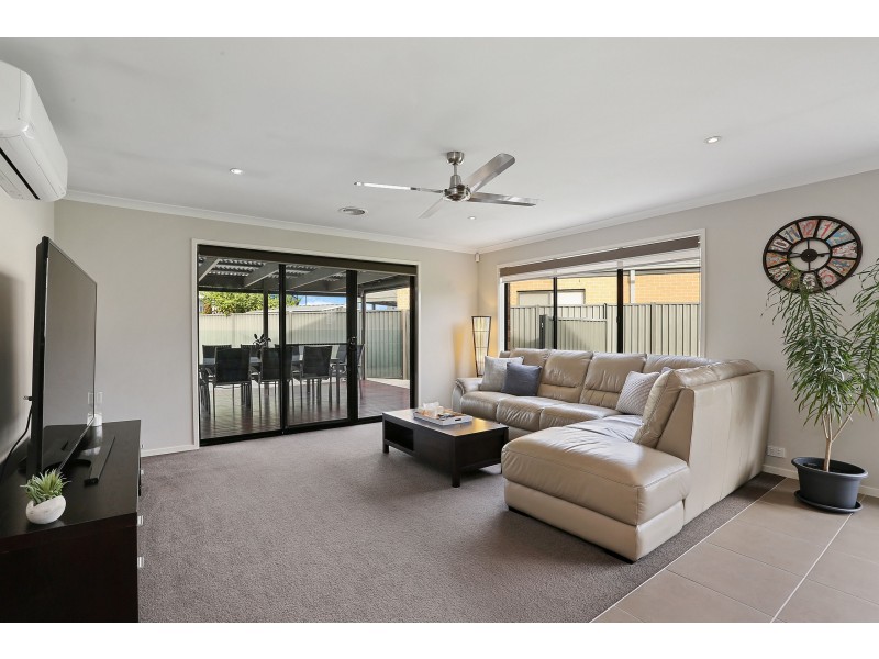 20-22 Weerana Way, Lara VIC 3212