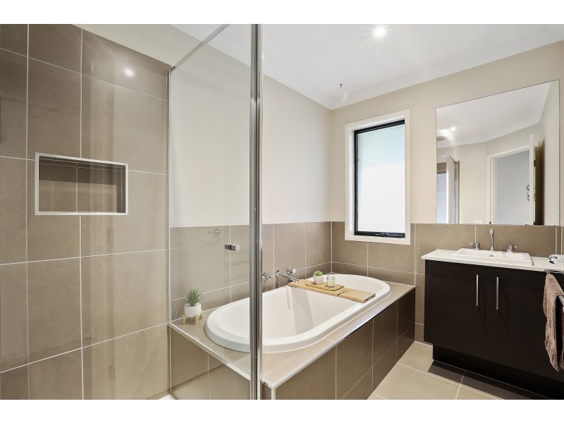 20-22 Weerana Way, Lara VIC 3212