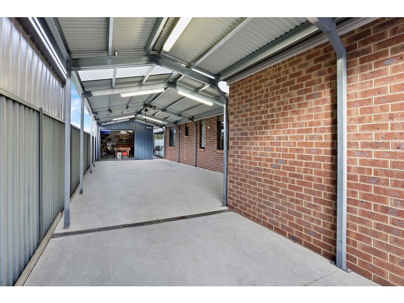 20-22 Weerana Way, Lara VIC 3212