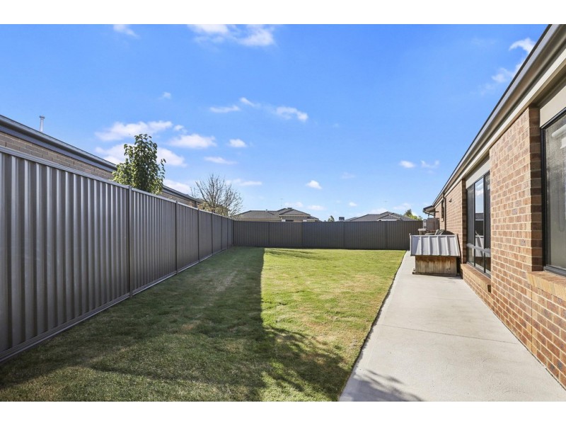 20-22 Weerana Way, Lara VIC 3212