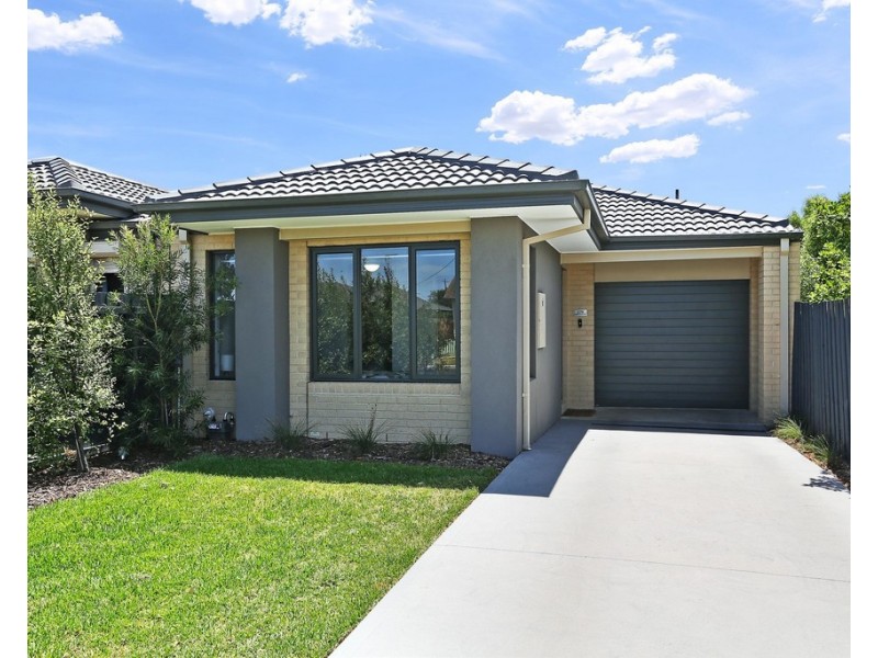 27B Pettitt Crescent, Norlane VIC 3214